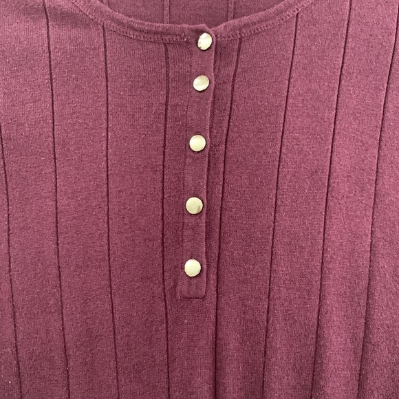 Romans Dark Purple Ribbed Tunic with Decorative Buttons. Size 22/24 (1X) - Picture 3 of 9